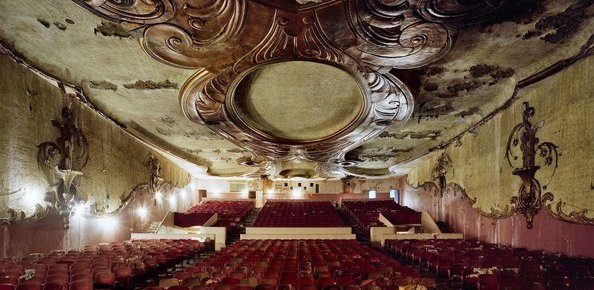 Detail: Yves Marchand und Romain Meffre, Fox Theater Inglewood, Courtesy Polka Galerie