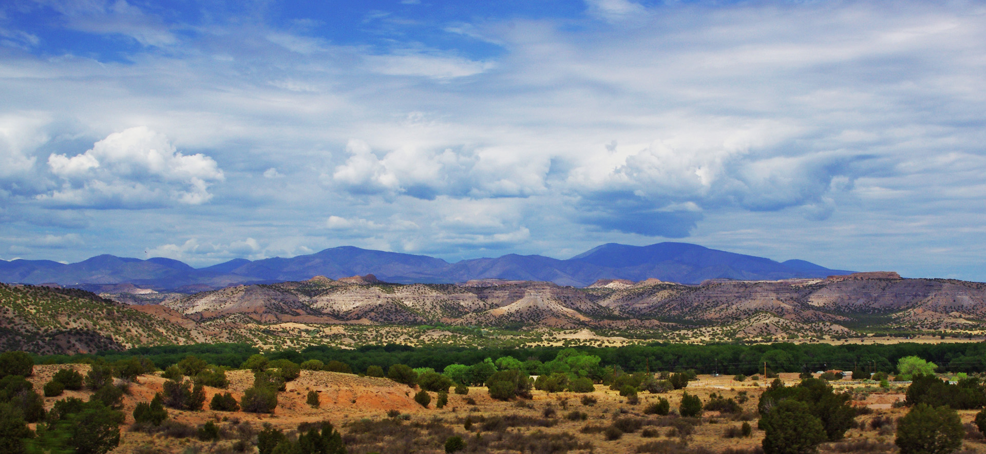 Desert Landscape - New Mexico. By Thomas Shahan [CC BY 2.0 (http://creativecommons.org/licenses/by/2.0)], via Wikimedia Commons