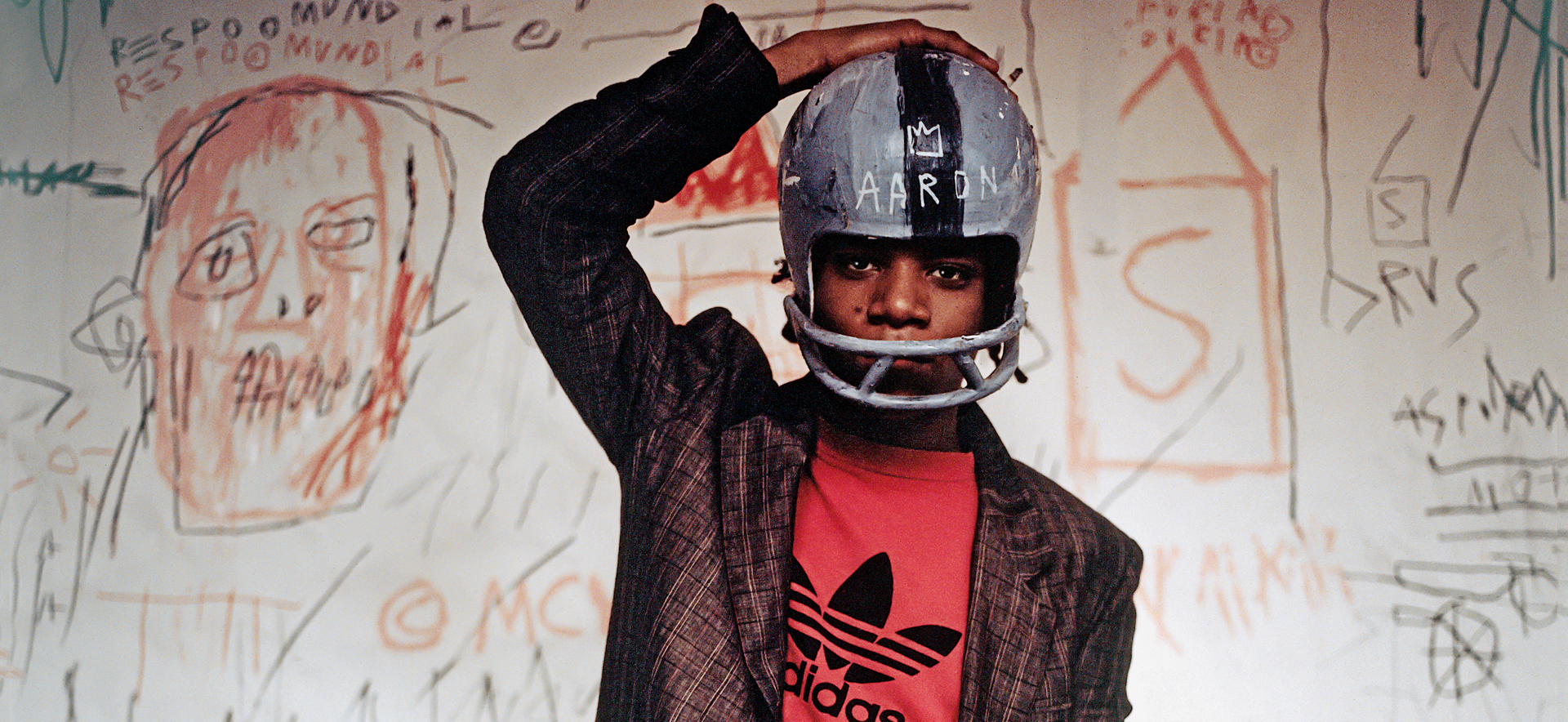 Edo Bertoglio, Jean-Michel Basquiat wearing an American football helmet, 1981, Photo: © Edo Bertoglio, courtesy of Maripol, Artwork: © VG Bild-Kunst Bonn, 2017 & The Estate of Jean-Michel Basquiat, Licensed by Artestar, New York