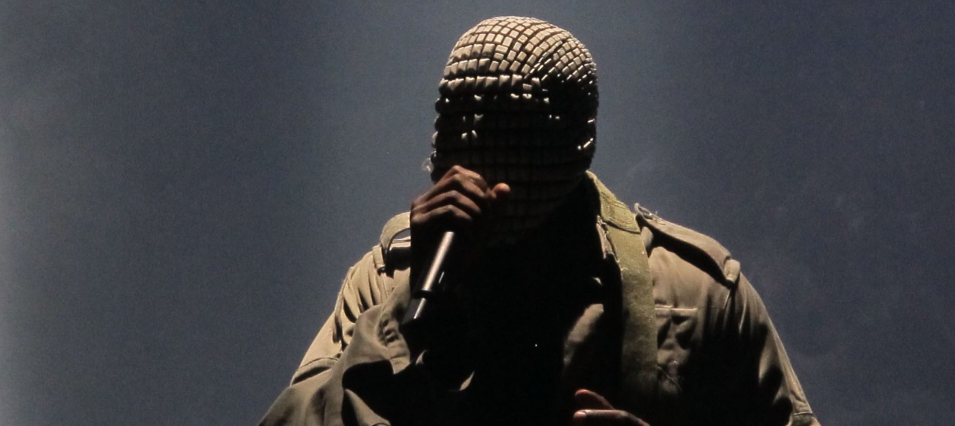 Kanye West mit Margiela maske, Image via WikiCommons