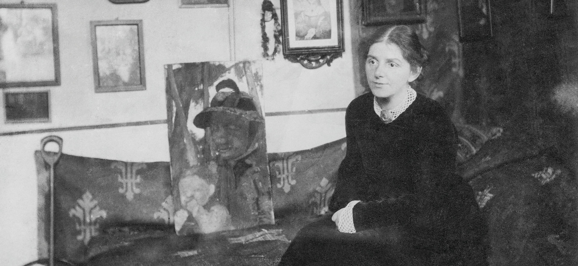 Ausschnitt: Paula Modersohn-Becker in ihrem Atelier bei Brünjes, um 1905, Foto: Karl Brandt