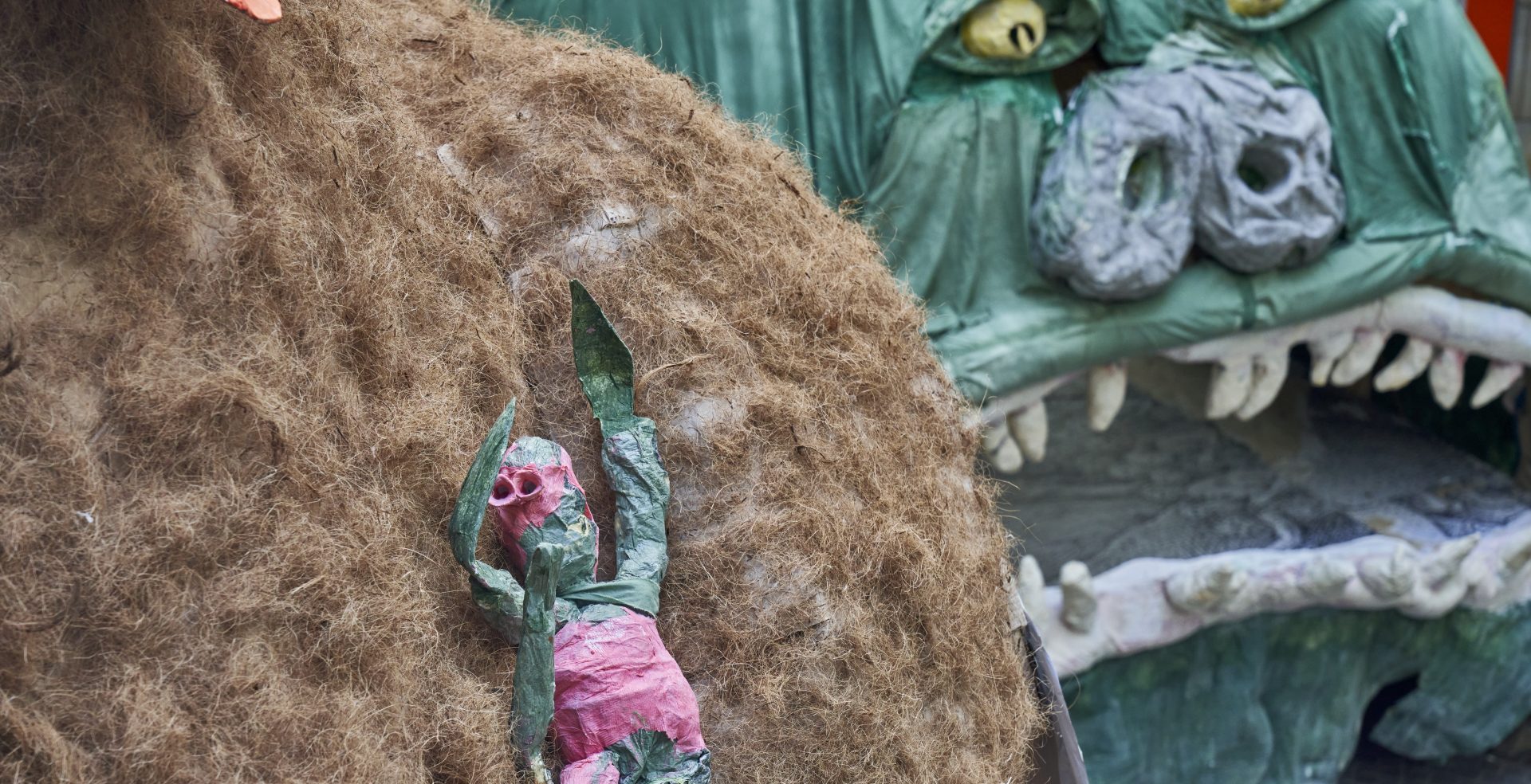 Detail: Monster Chetwynd, Heads, 2023, Schirn Kunsthalle Frankfurt, Foto: Nobert Miguletz