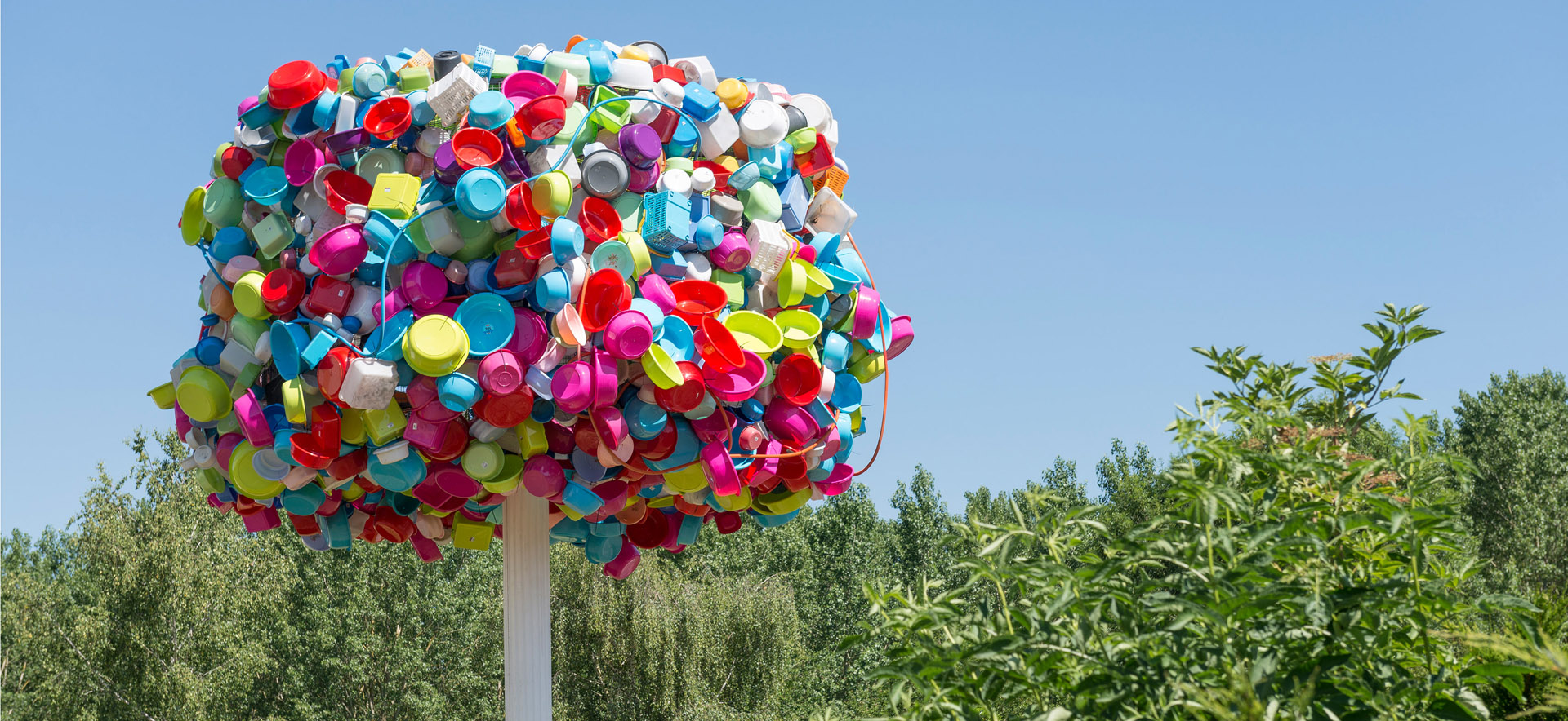 Detail: Pascale Marthine Tayou, L’arbre à palabres, 2012, Courtesy the artist and Galleria Continua,  © VG Bild-Kunst, Bonn 2023